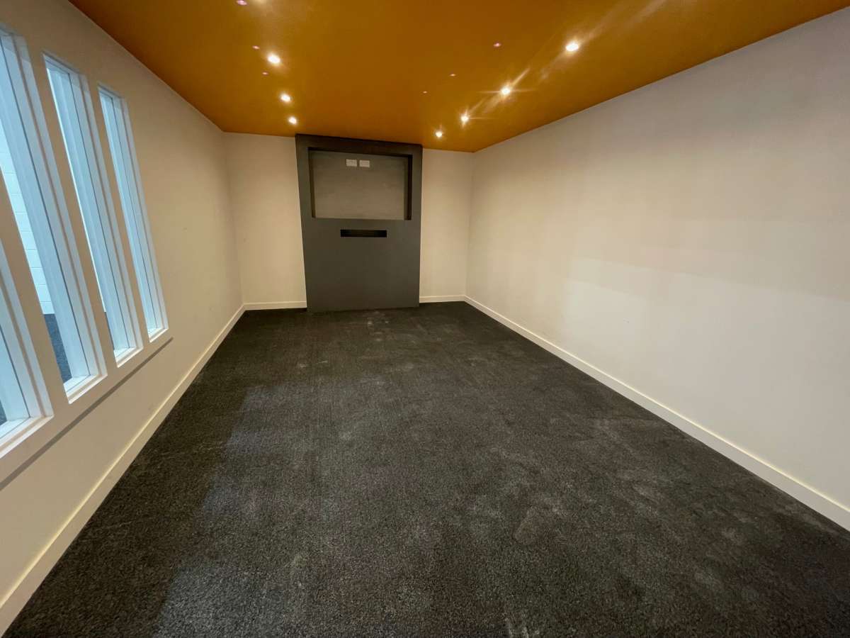 Industrial Unit in Plymouth - photo 4