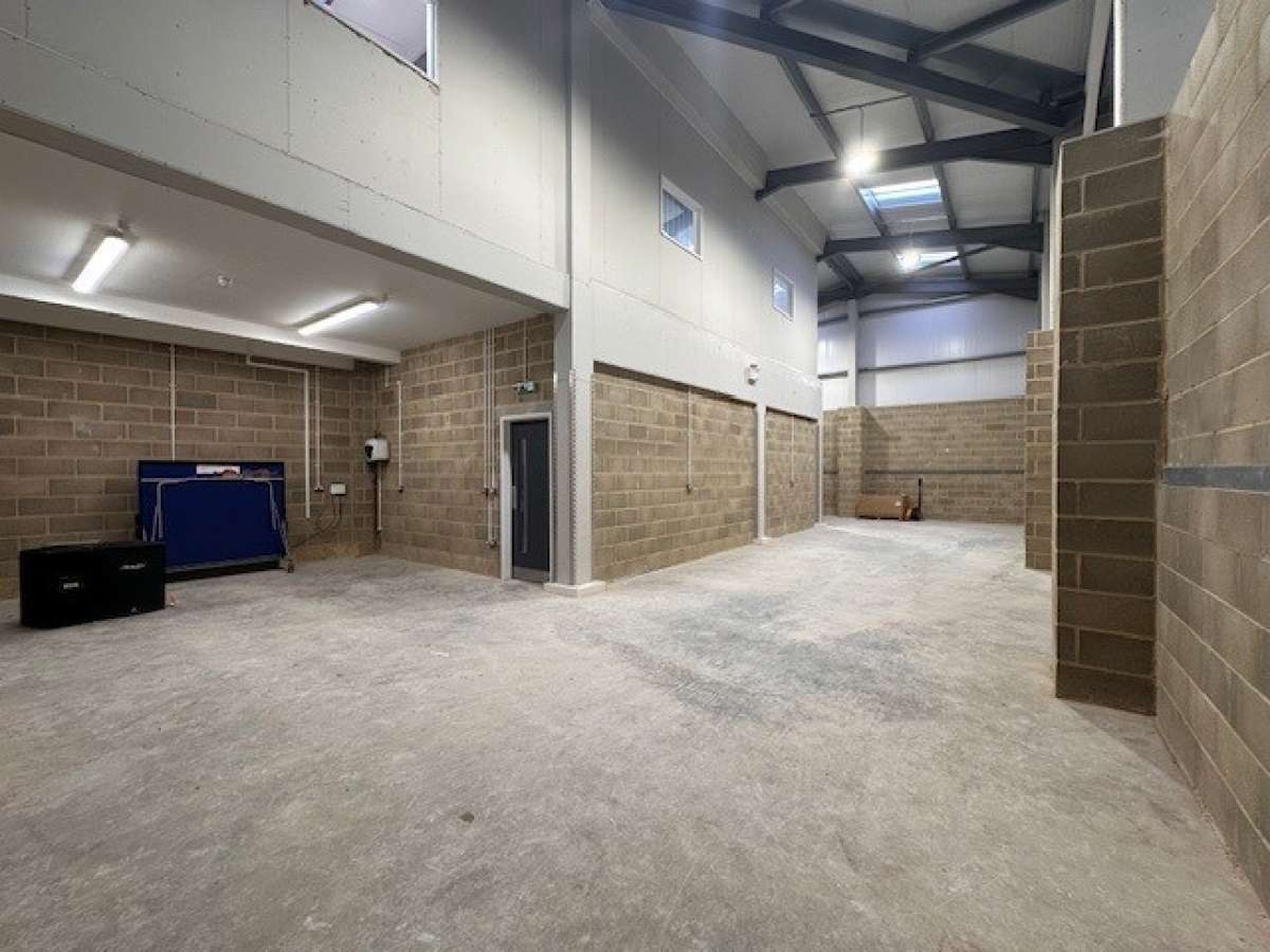 Industrial Unit in Hitchin - photo 2