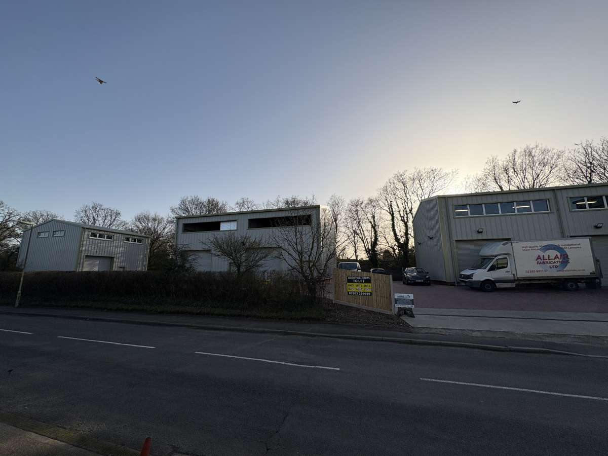 Industrial Unit in Southampton - photo 2