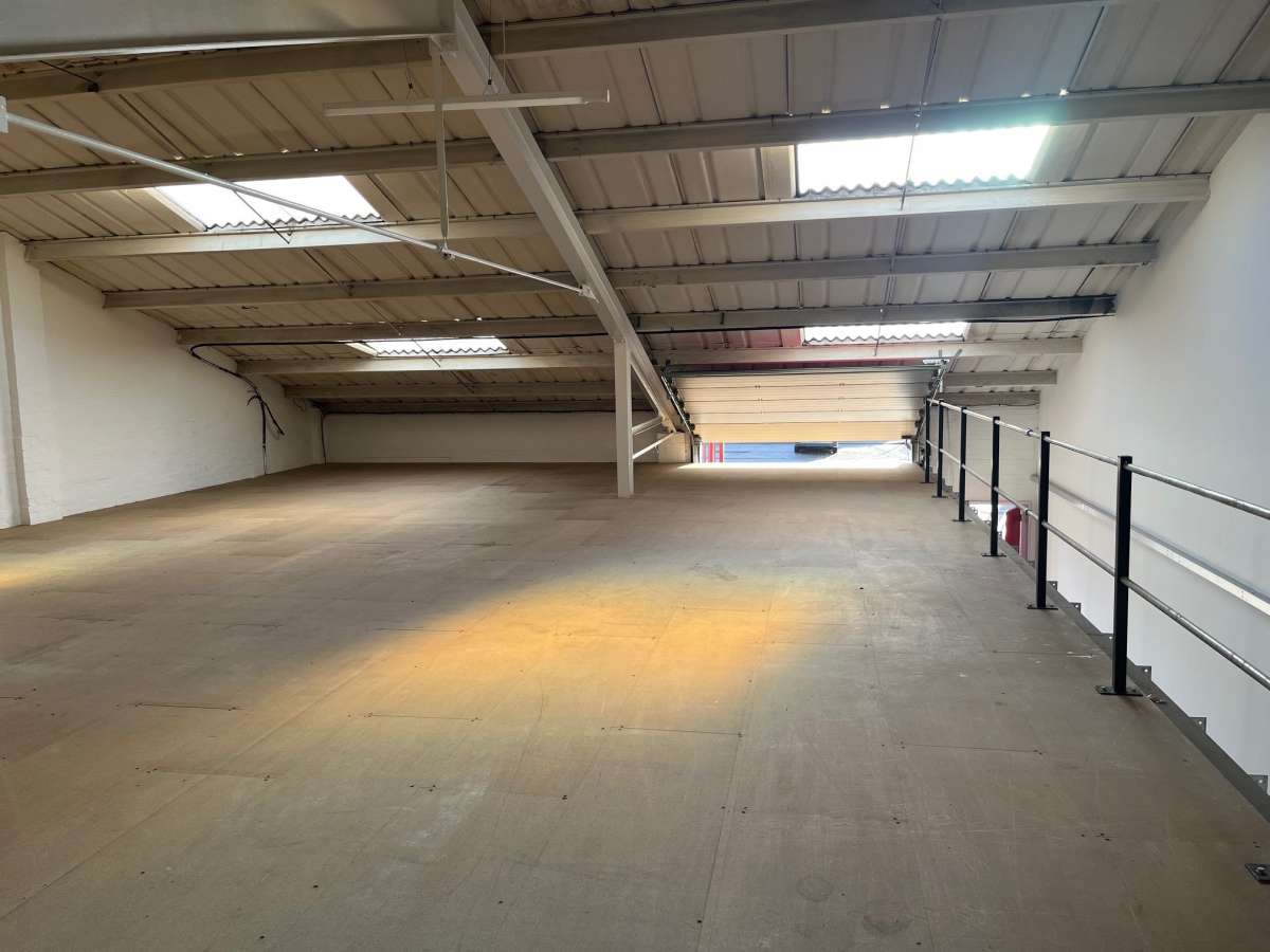 Industrial Unit in Hampshire - photo 2