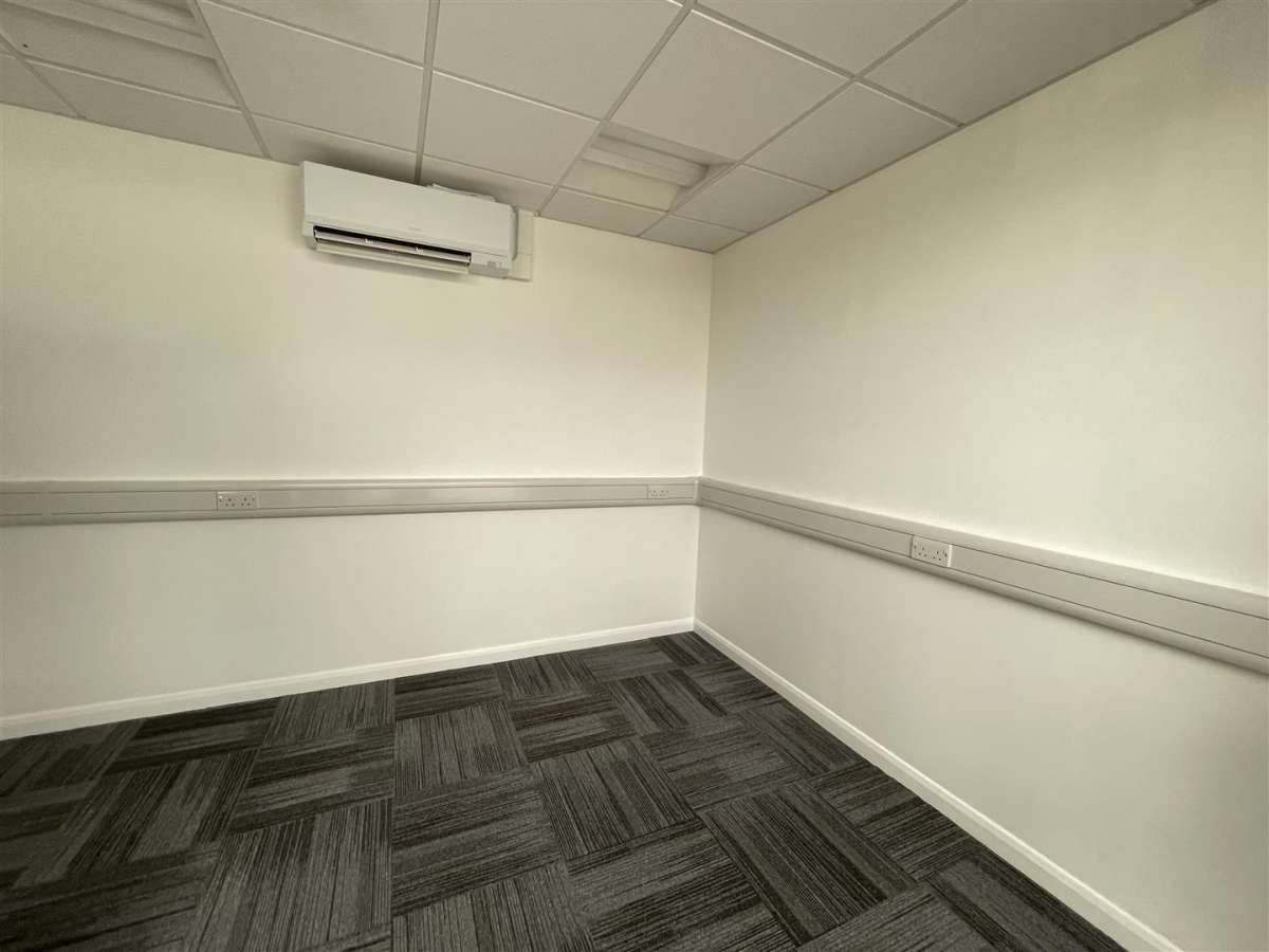 Industrial Unit in Hampshire - photo 4