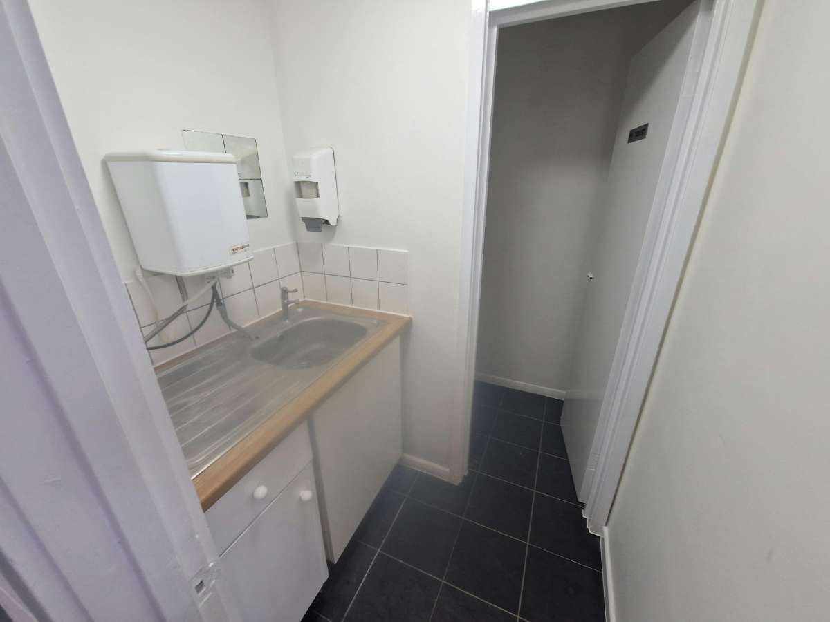 Industrial Unit in Portsmouth - photo 4