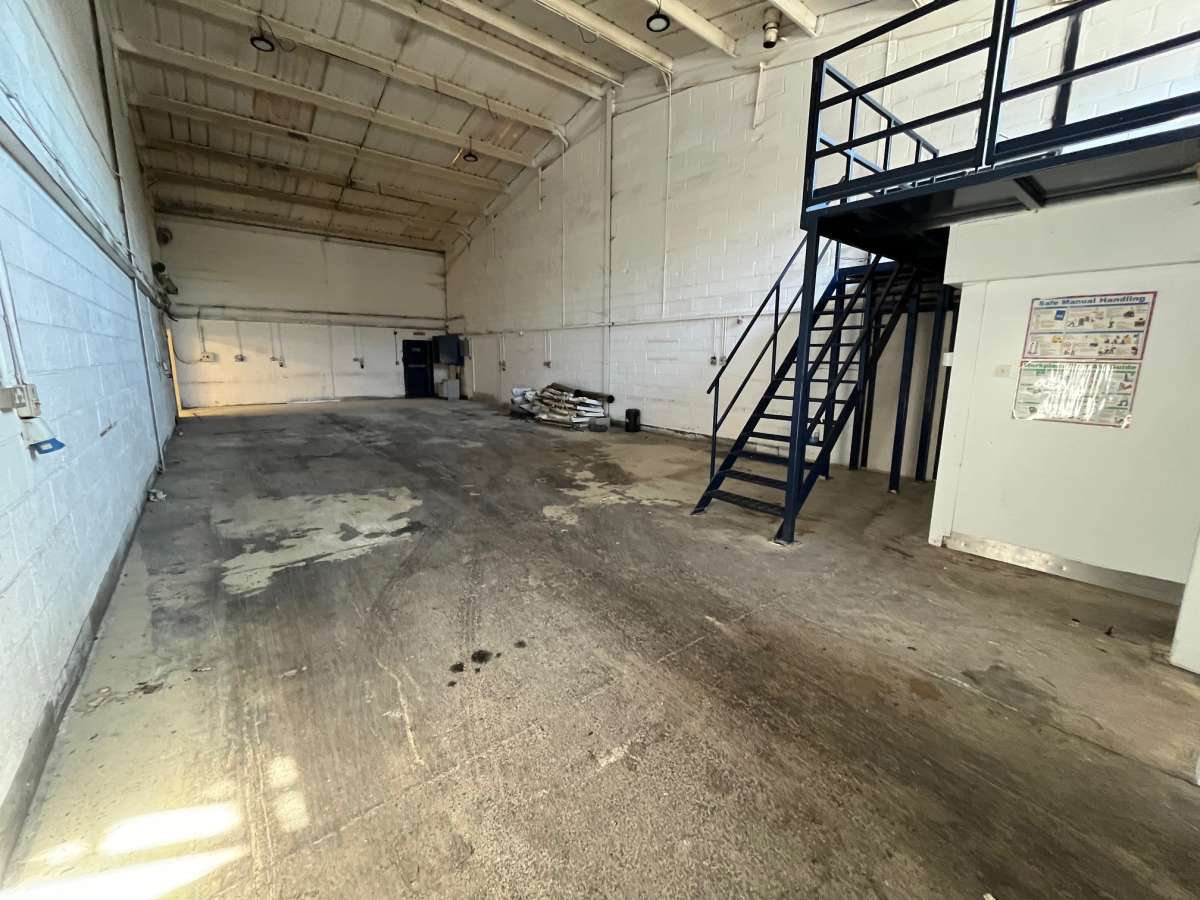 Industrial Unit in Whitehall Ind. Estate - photo 2