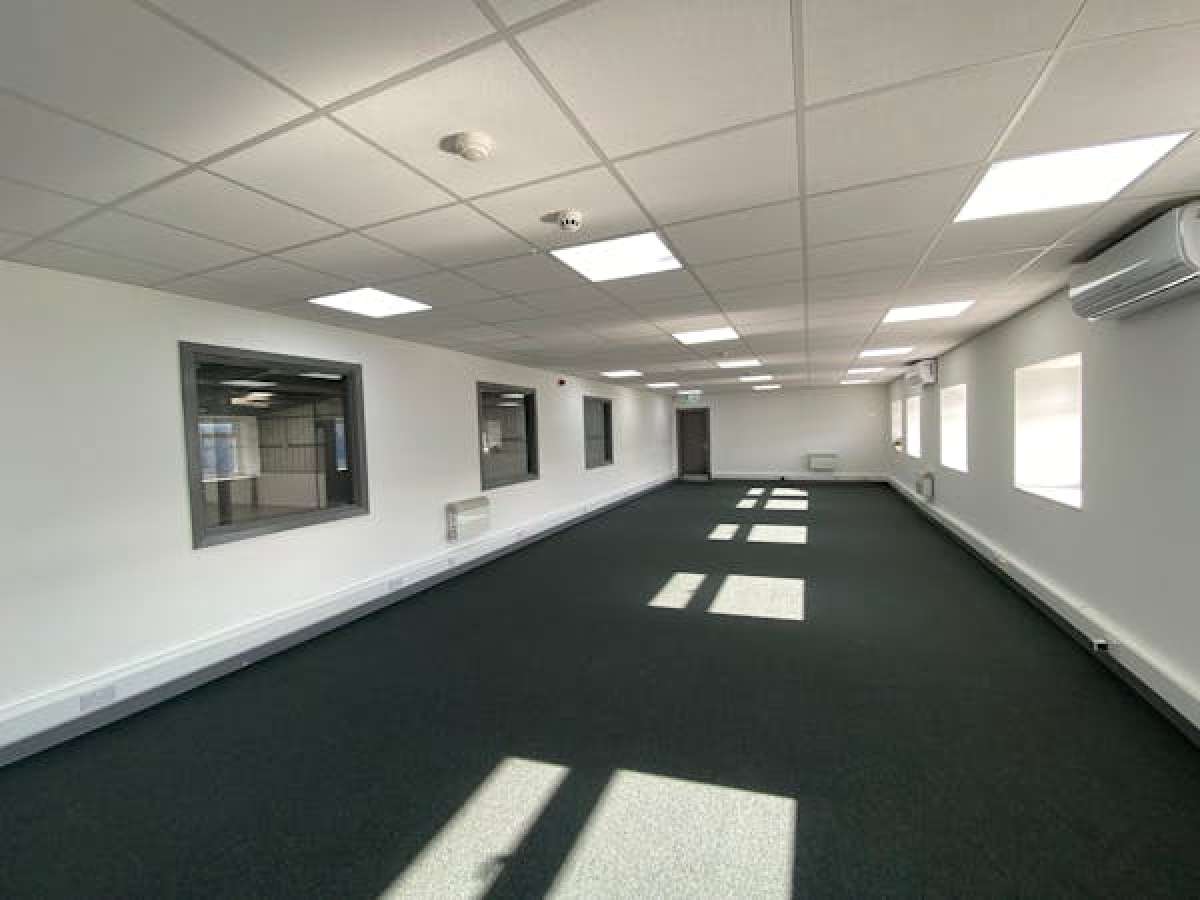 Industrial Unit in Oldbury - photo 4