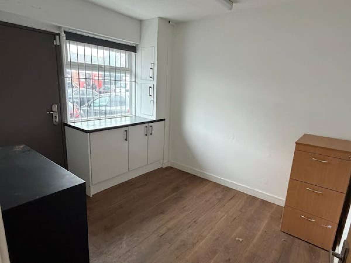 Industrial Unit in Bedford - photo 4