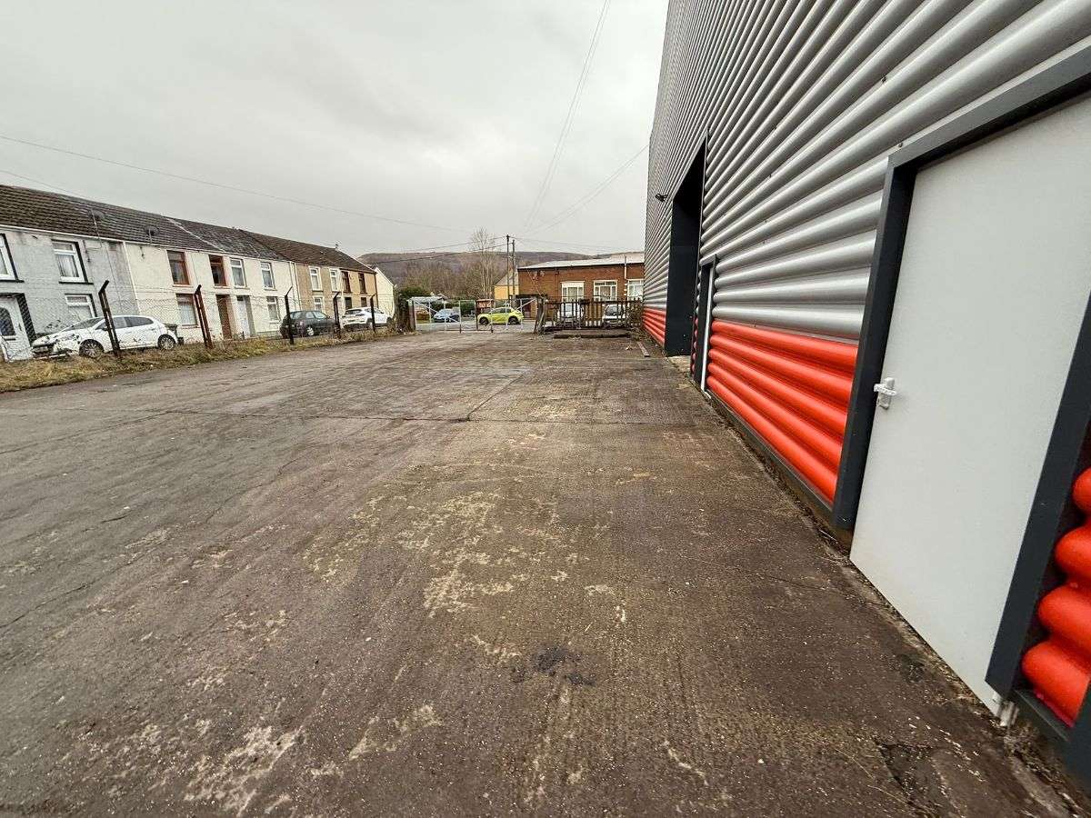 Industrial Unit in Aberdare - photo 3