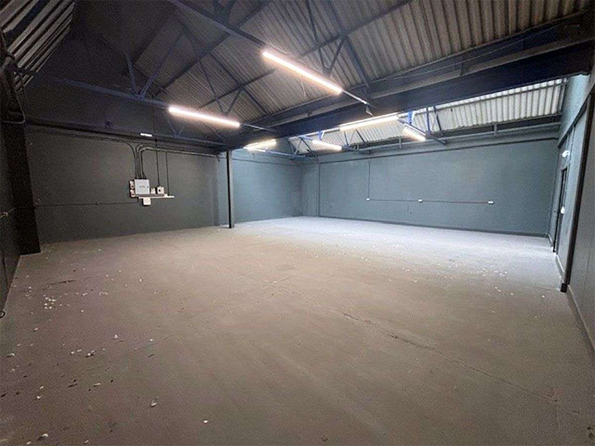 Industrial Unit in Liverpool - photo 2