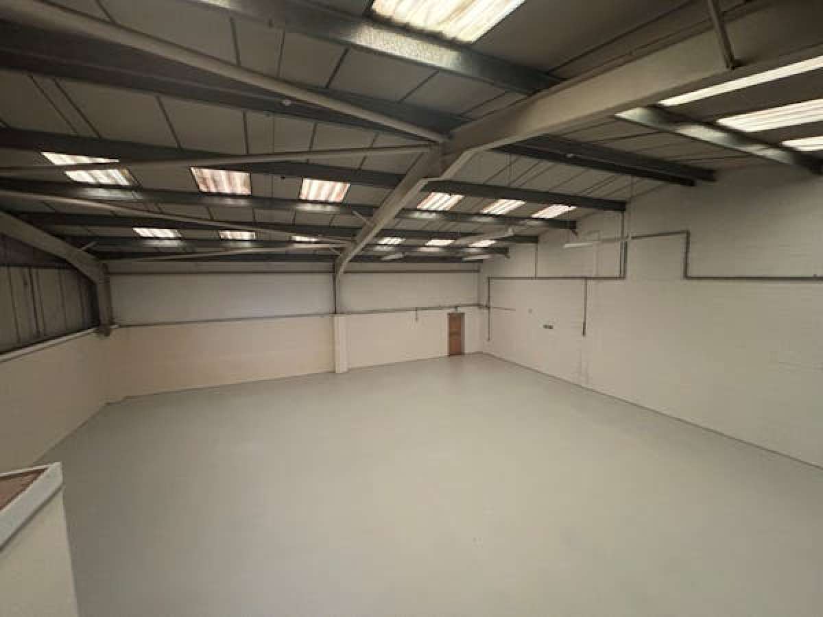 Industrial Unit in Bromsgrove - photo 3
