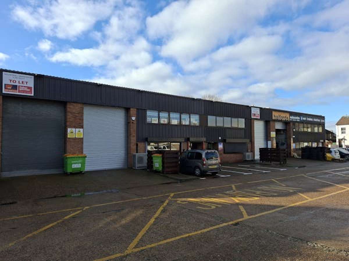 Industrial Unit in Croydon - photo 2