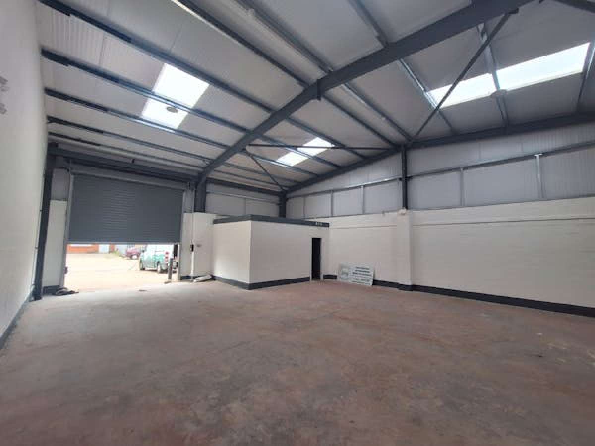 Industrial Unit in Irlam - photo 4
