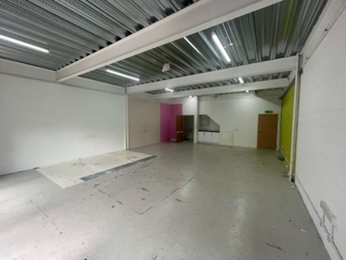 Industrial Unit in Cheetham Hill - photo 2