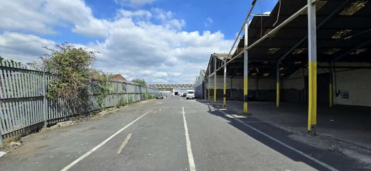 Industrial Unit in Abbey Wood - photo 4