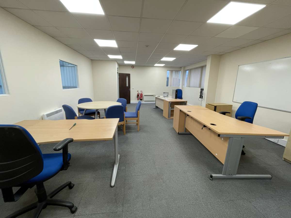 Industrial Unit in Witney - photo 4