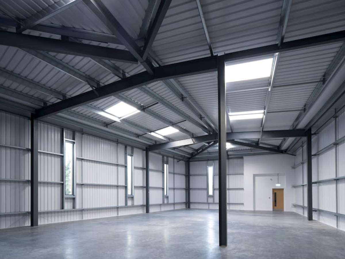 Industrial Unit in London - photo 3