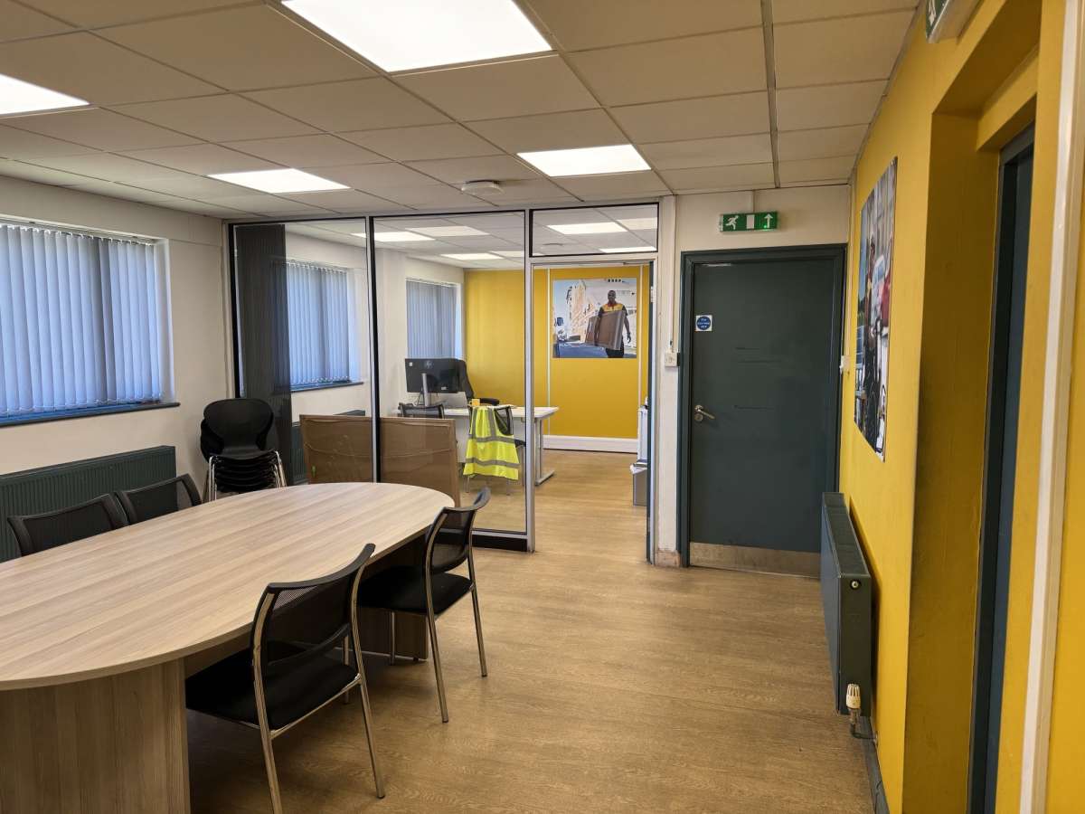 Industrial Unit in Finedon Road Industrial Estate - photo 2