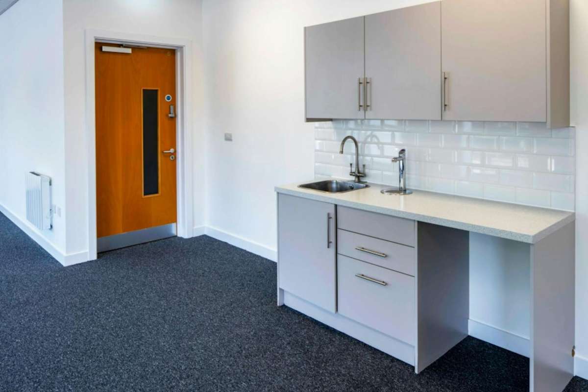 Industrial Unit in Erith - photo 3