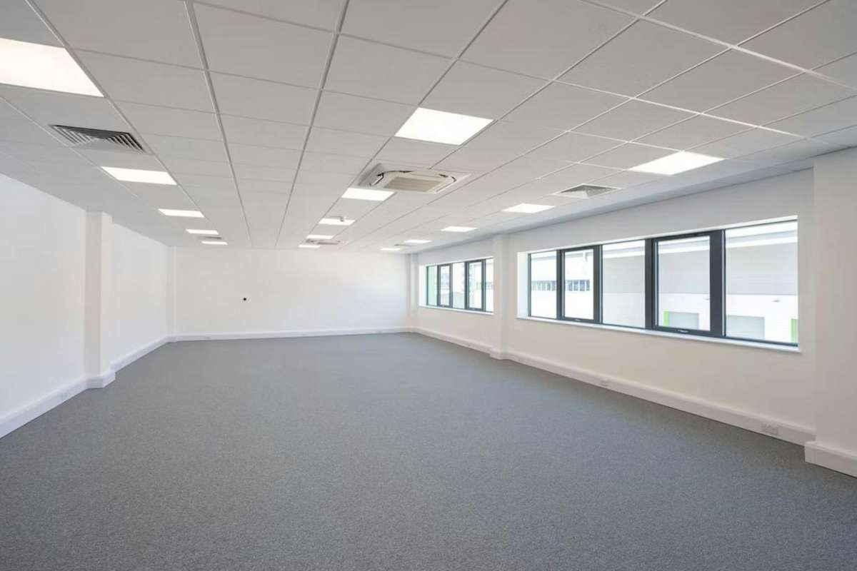 Industrial Unit in Dagenham - photo 4