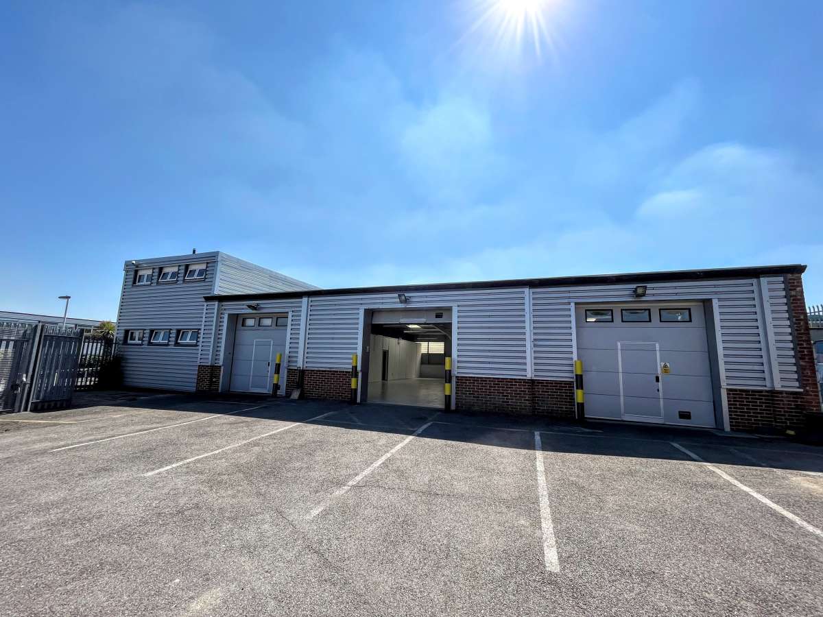 Industrial Unit in East-Grinstead - photo 3
