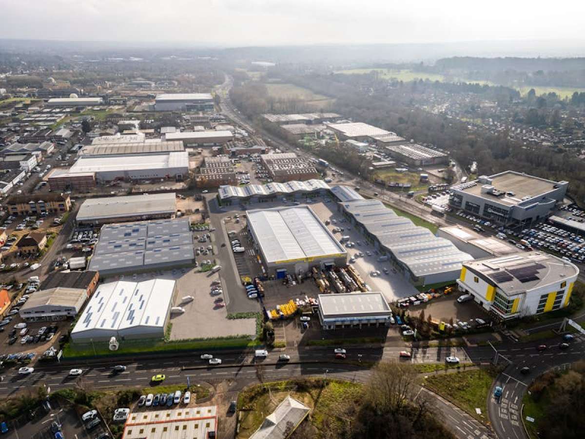 Industrial Unit in Camberley - photo 2