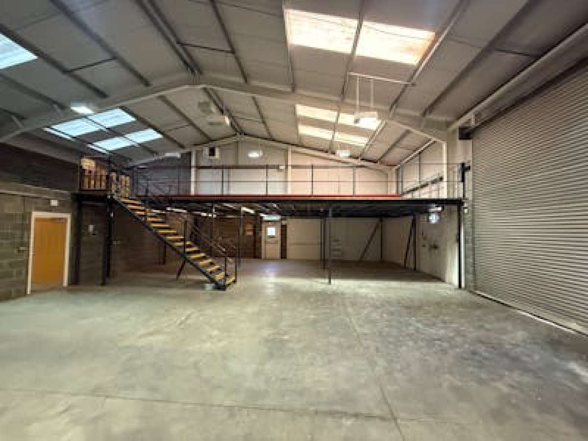 Industrial Unit in March - photo 2