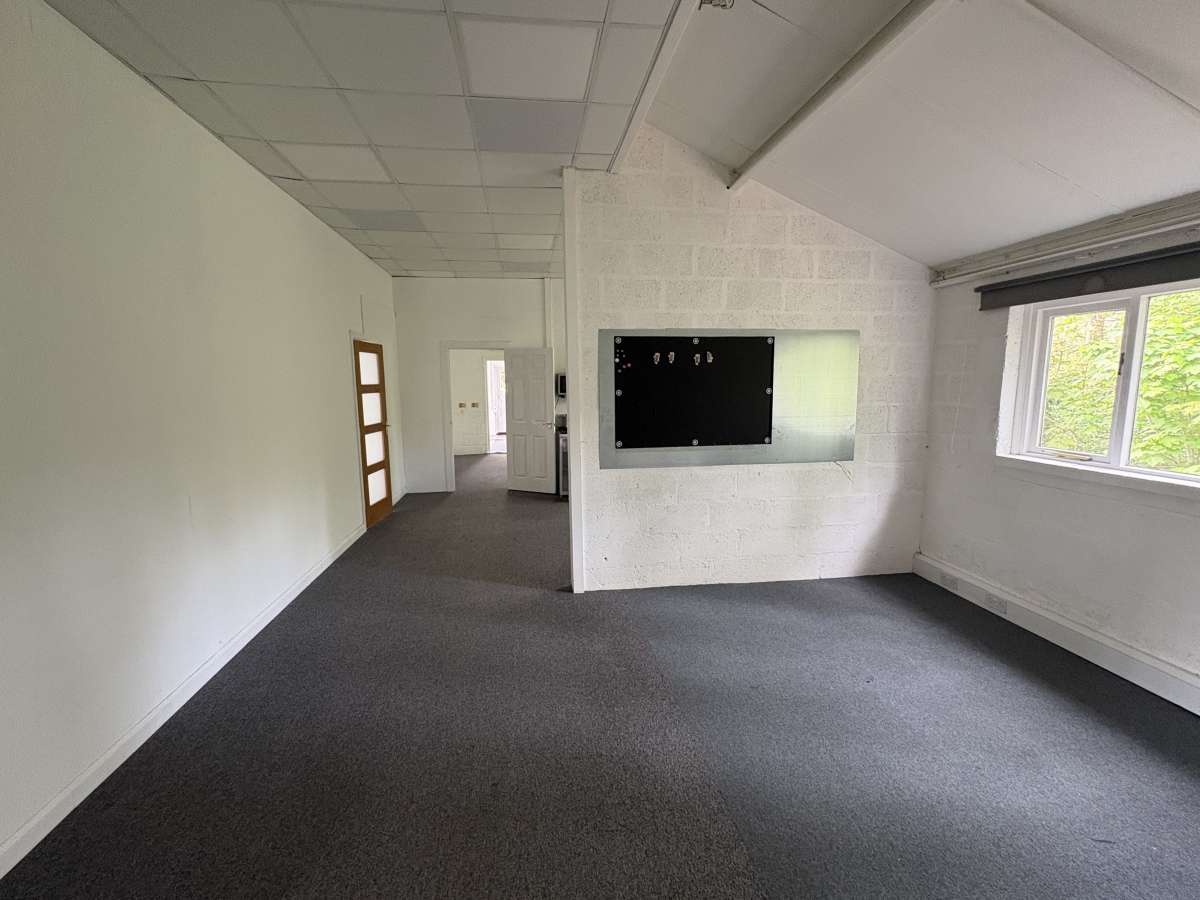 Industrial Unit in Romsey - photo 3