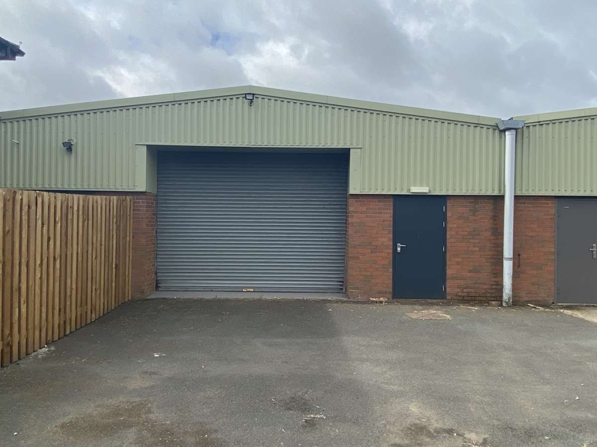 Industrial Unit in Wolverhampton - photo 2