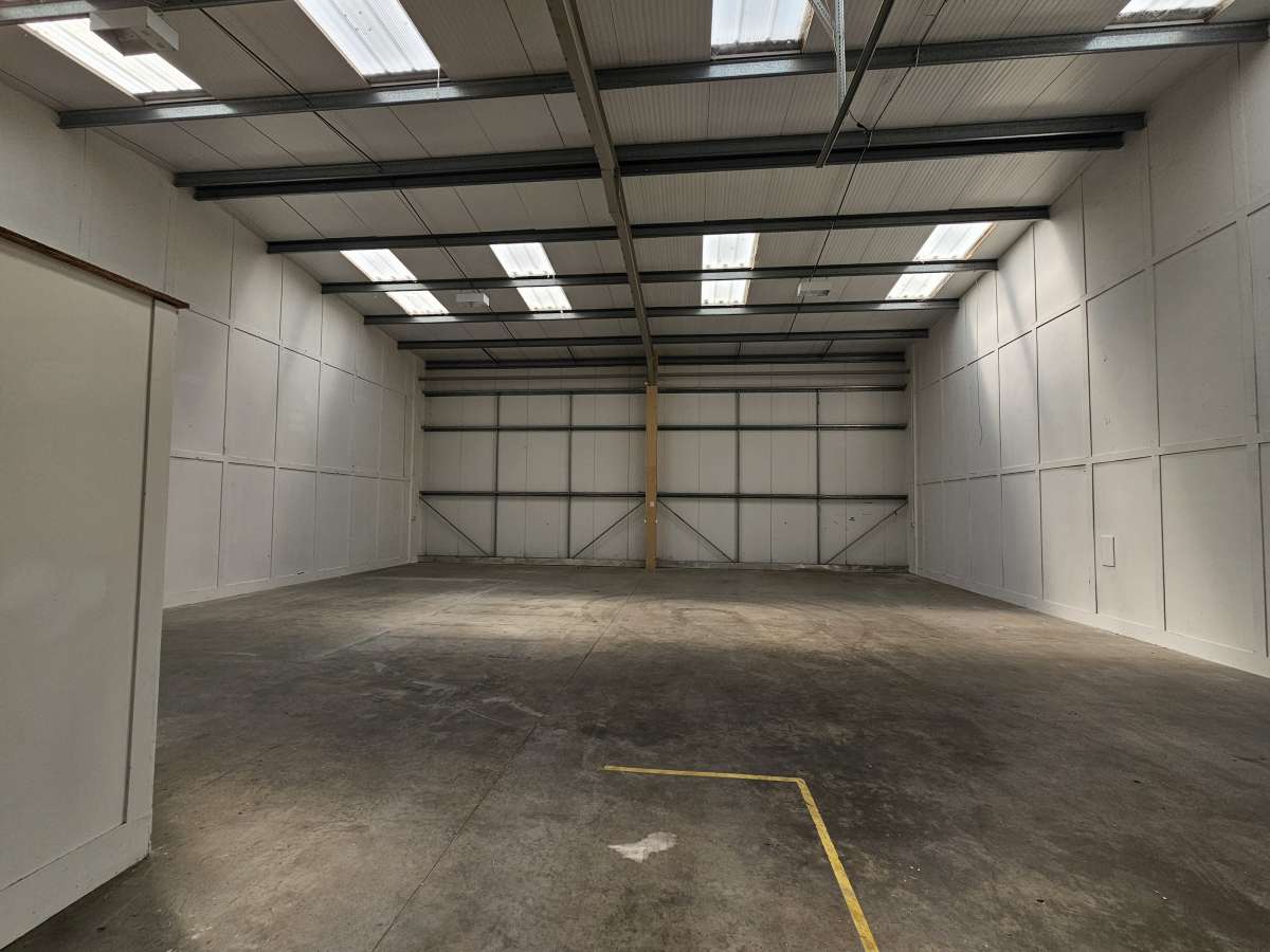 Industrial Unit in Rainham - photo 3
