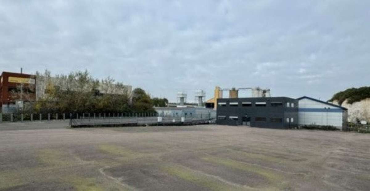 Industrial Unit in Grays - photo 2