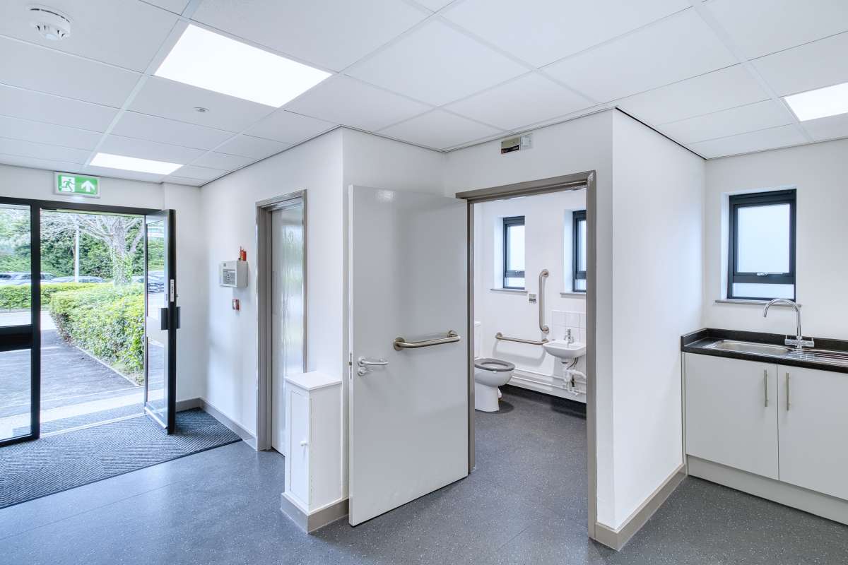 Industrial Unit in Woodford Green - photo 4