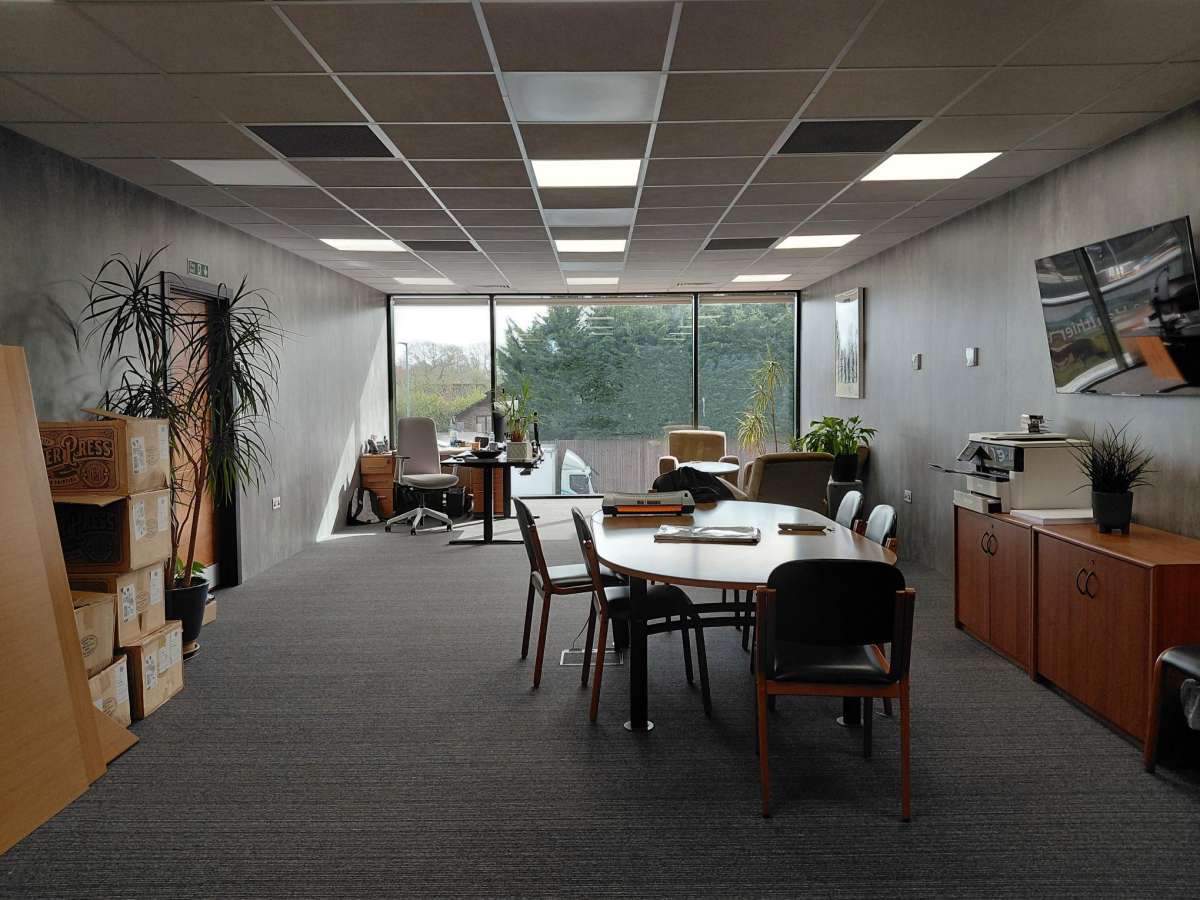 Industrial Unit in Crawley - photo 4