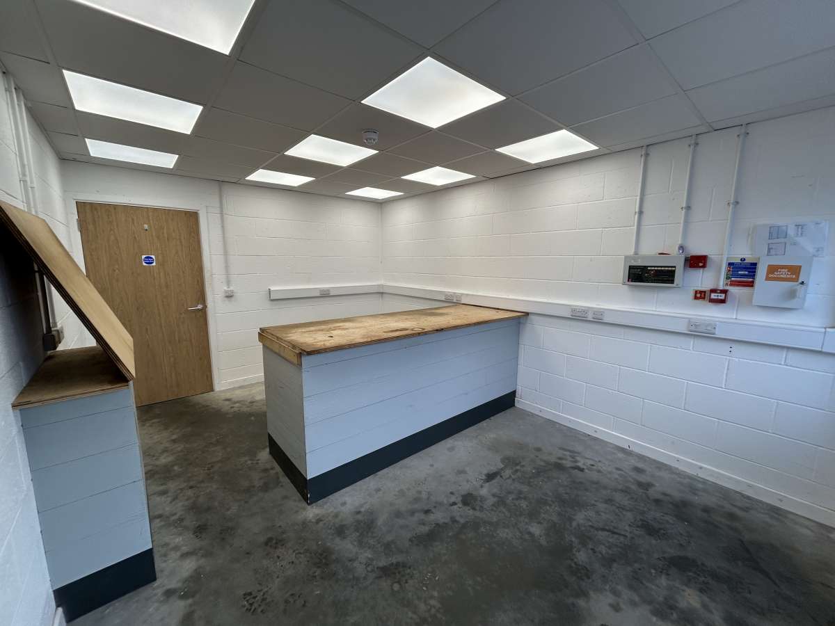 Industrial Unit in Penzance - photo 3