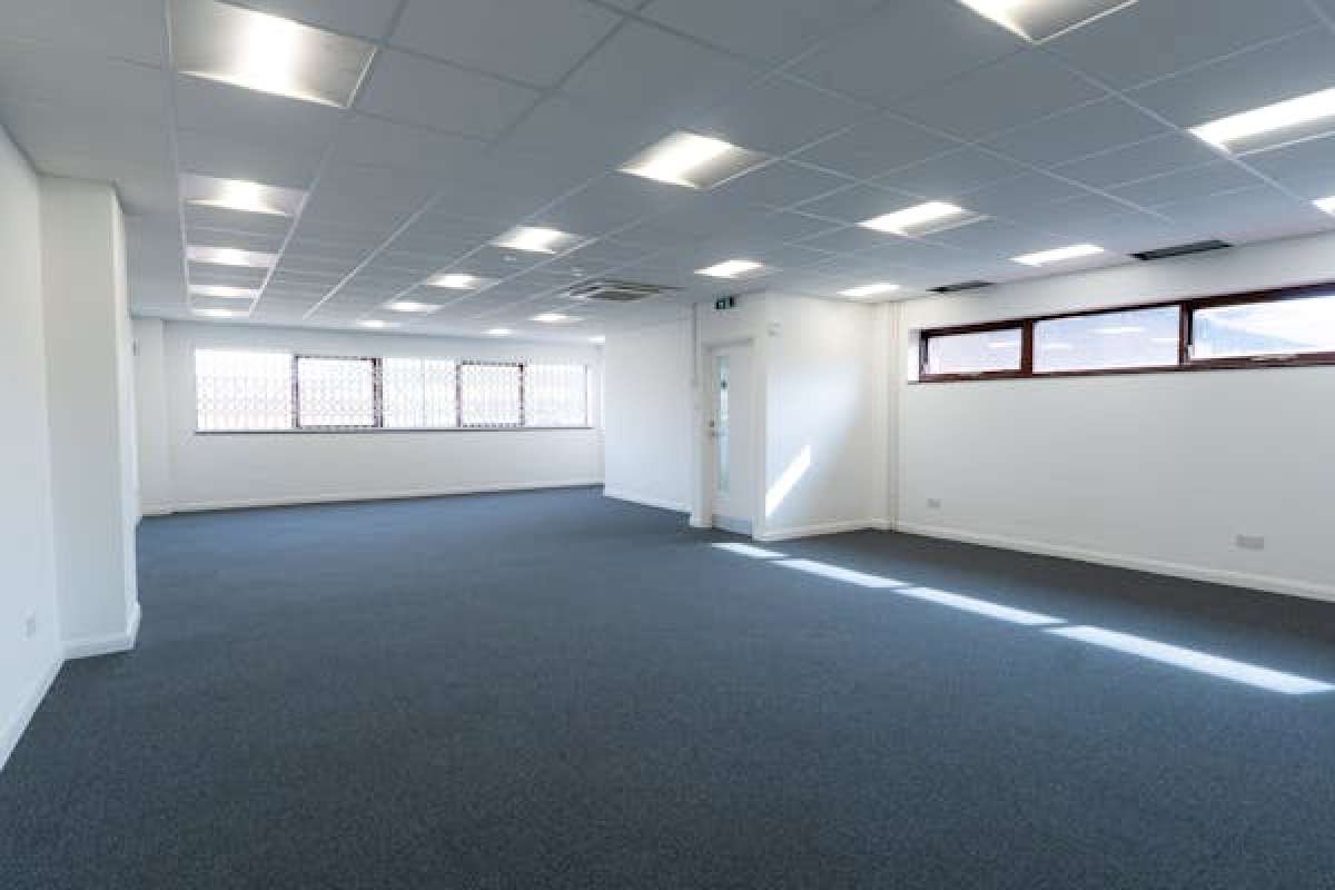 Industrial Unit in Croydon - photo 2