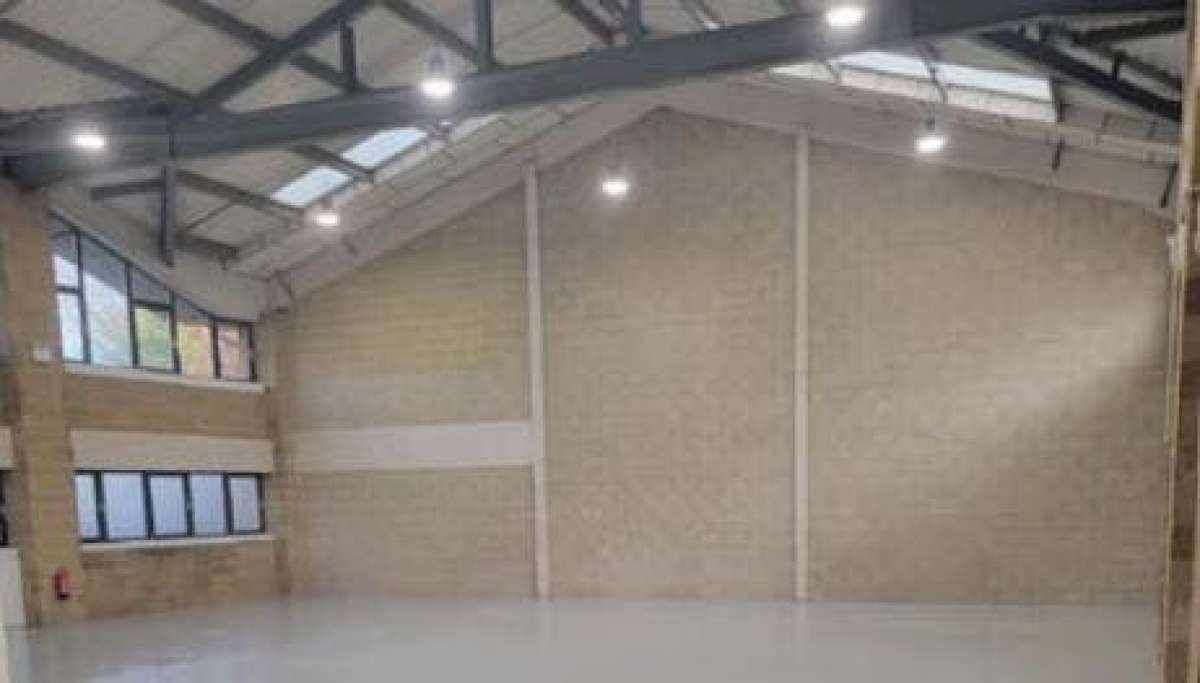 Industrial Unit in Dartford - photo 2