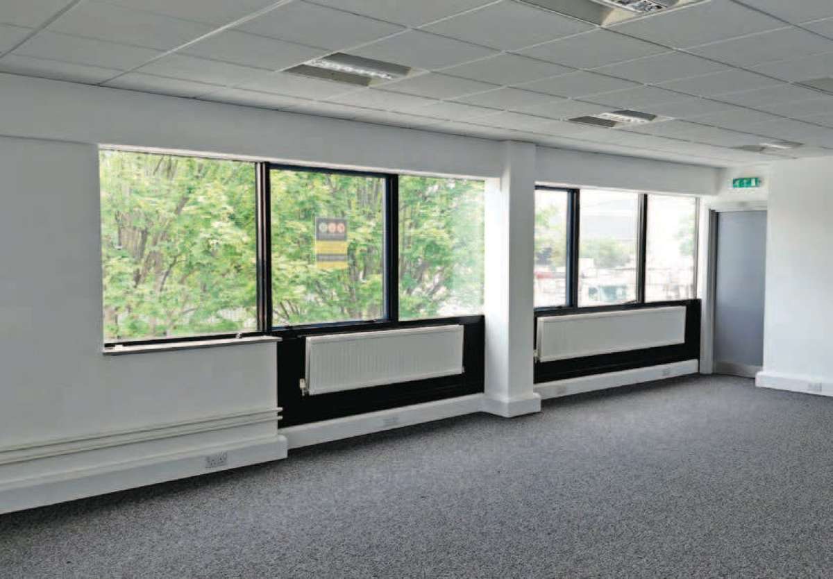 Industrial Unit in Croydon - photo 3