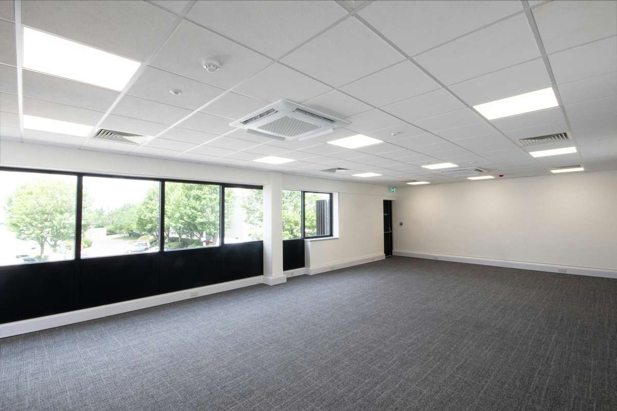 Industrial Unit in Croydon - photo 3