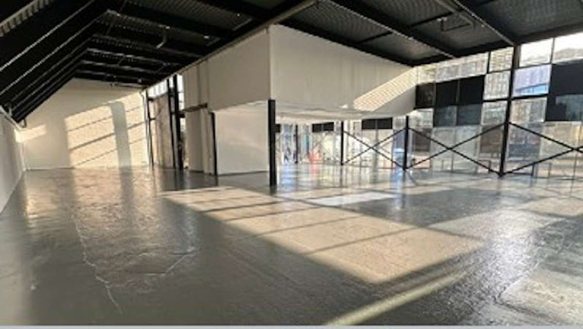 Industrial Unit in London - photo 2