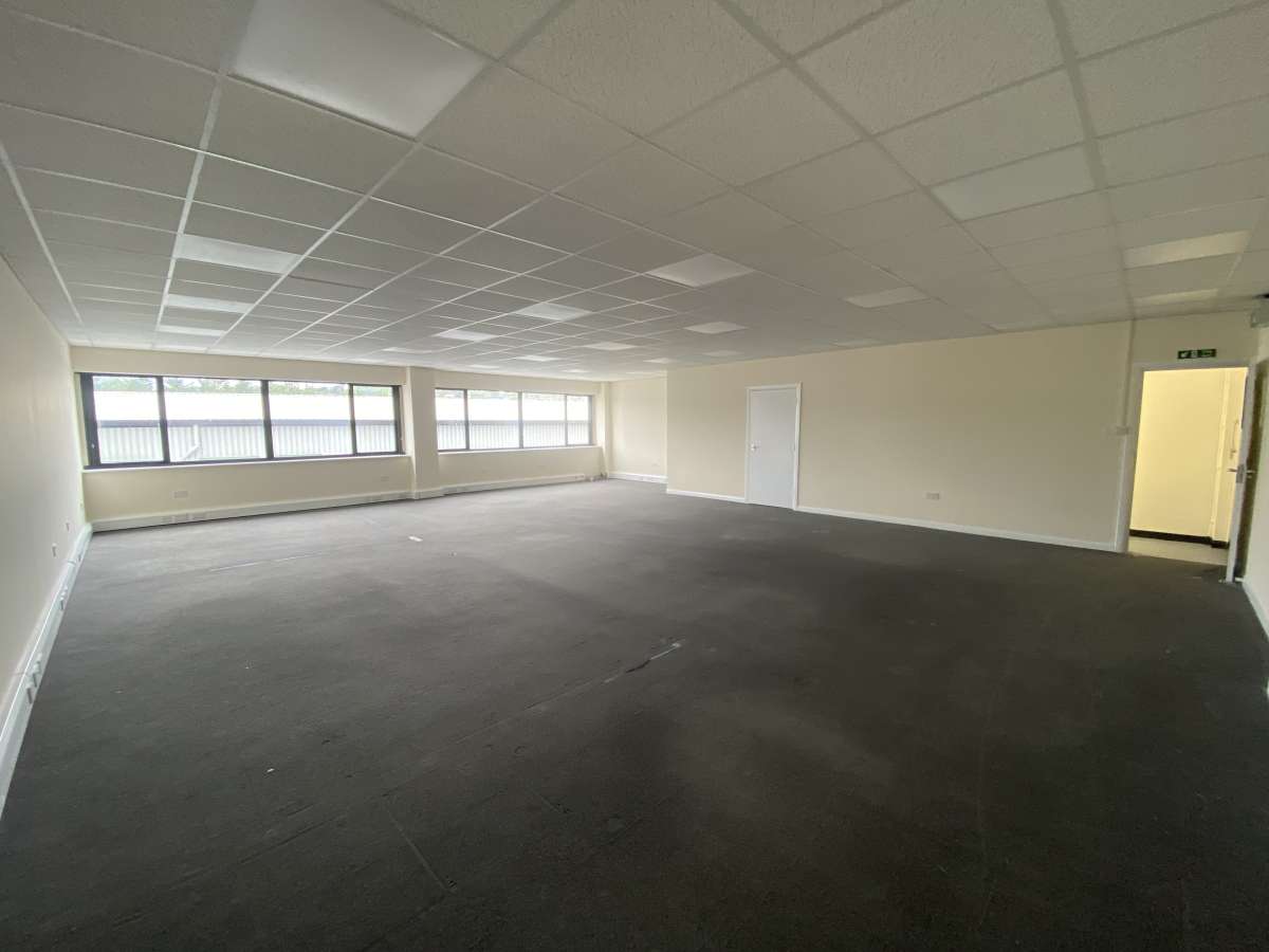 Industrial Unit in Coulsdon - photo 4