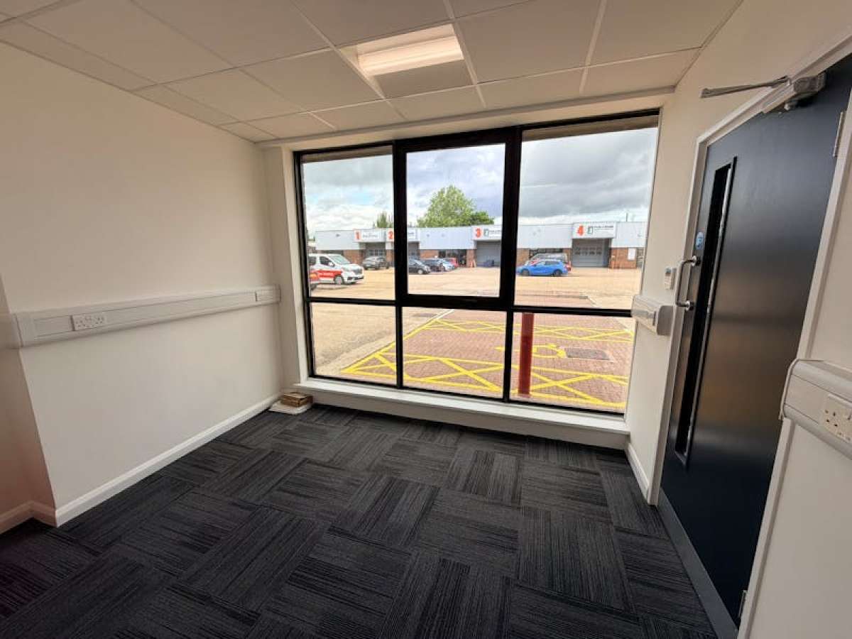 Industrial Unit in Portsmouth - photo 4
