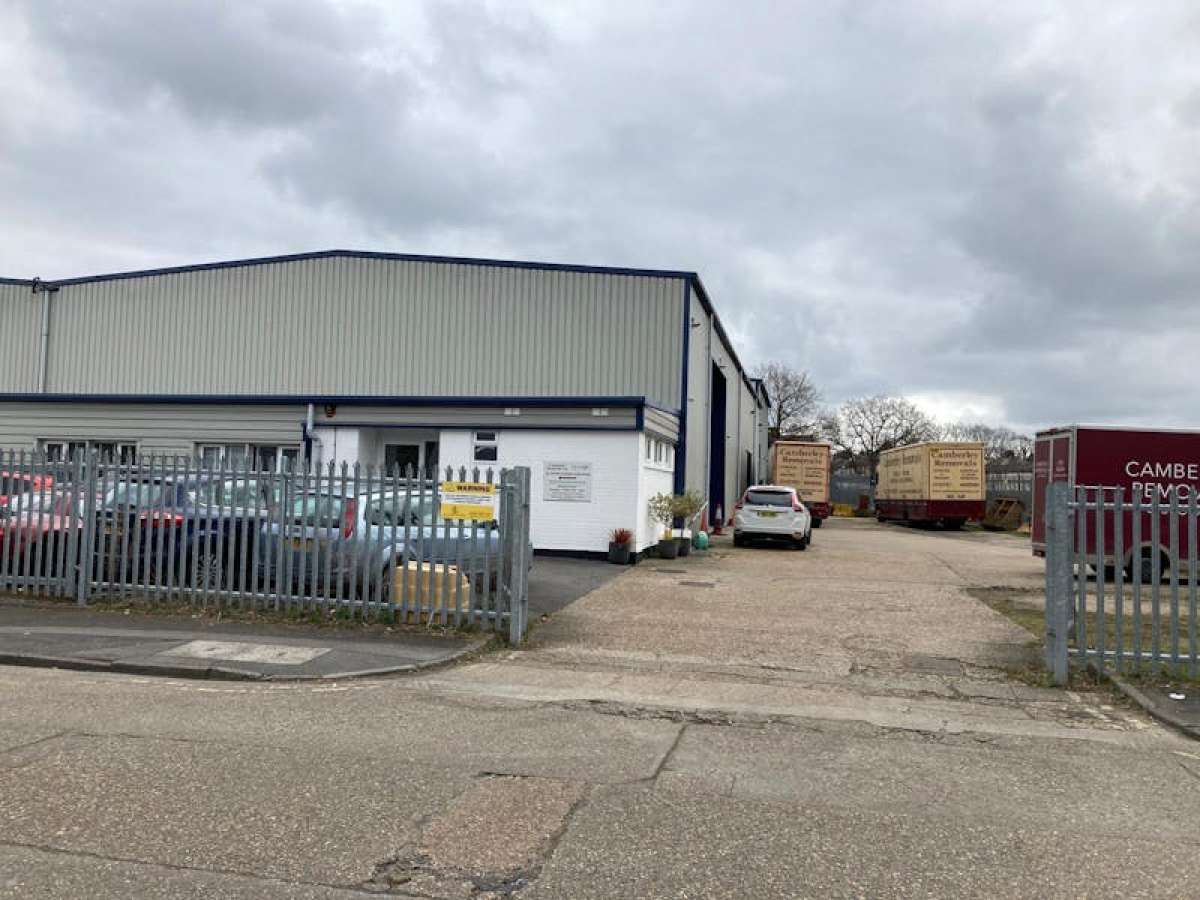 Industrial Unit in Camberley - photo 2