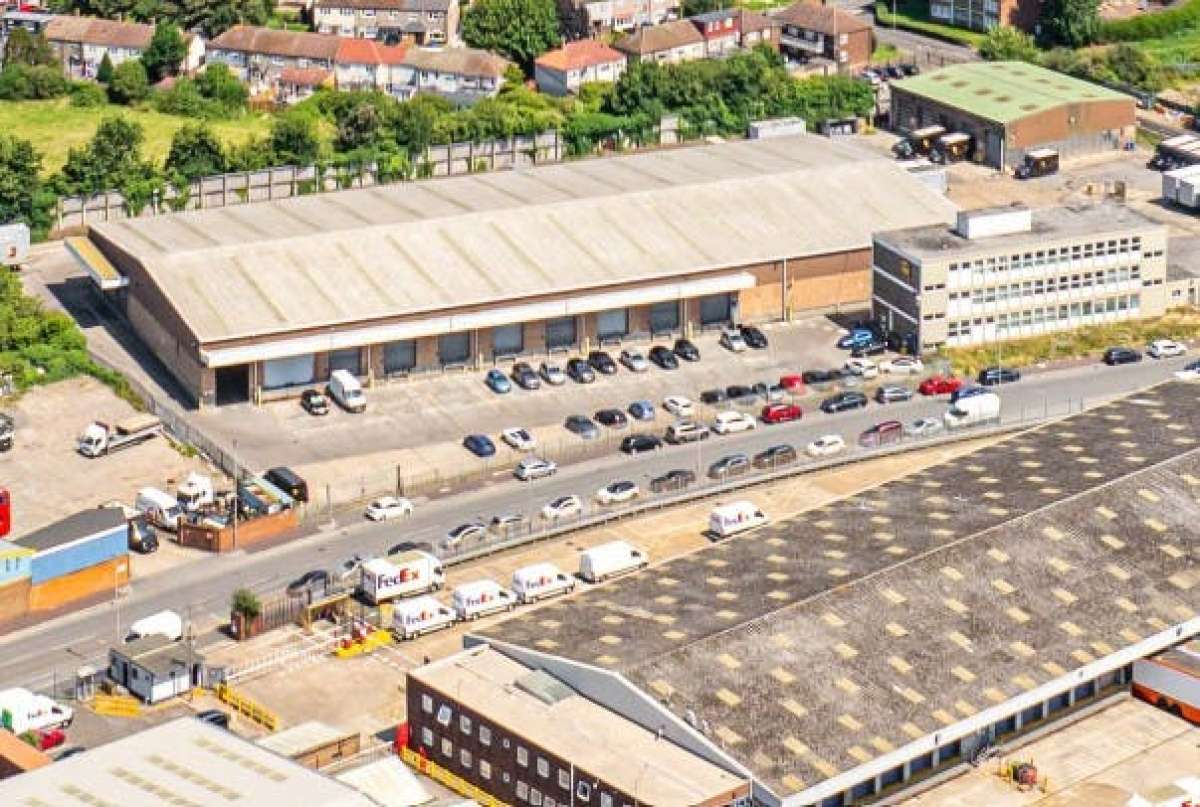 Industrial Unit in Barking - photo 3