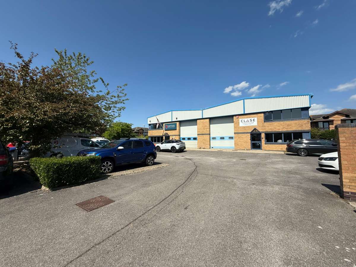 Industrial Unit in Waterlooville - photo 2