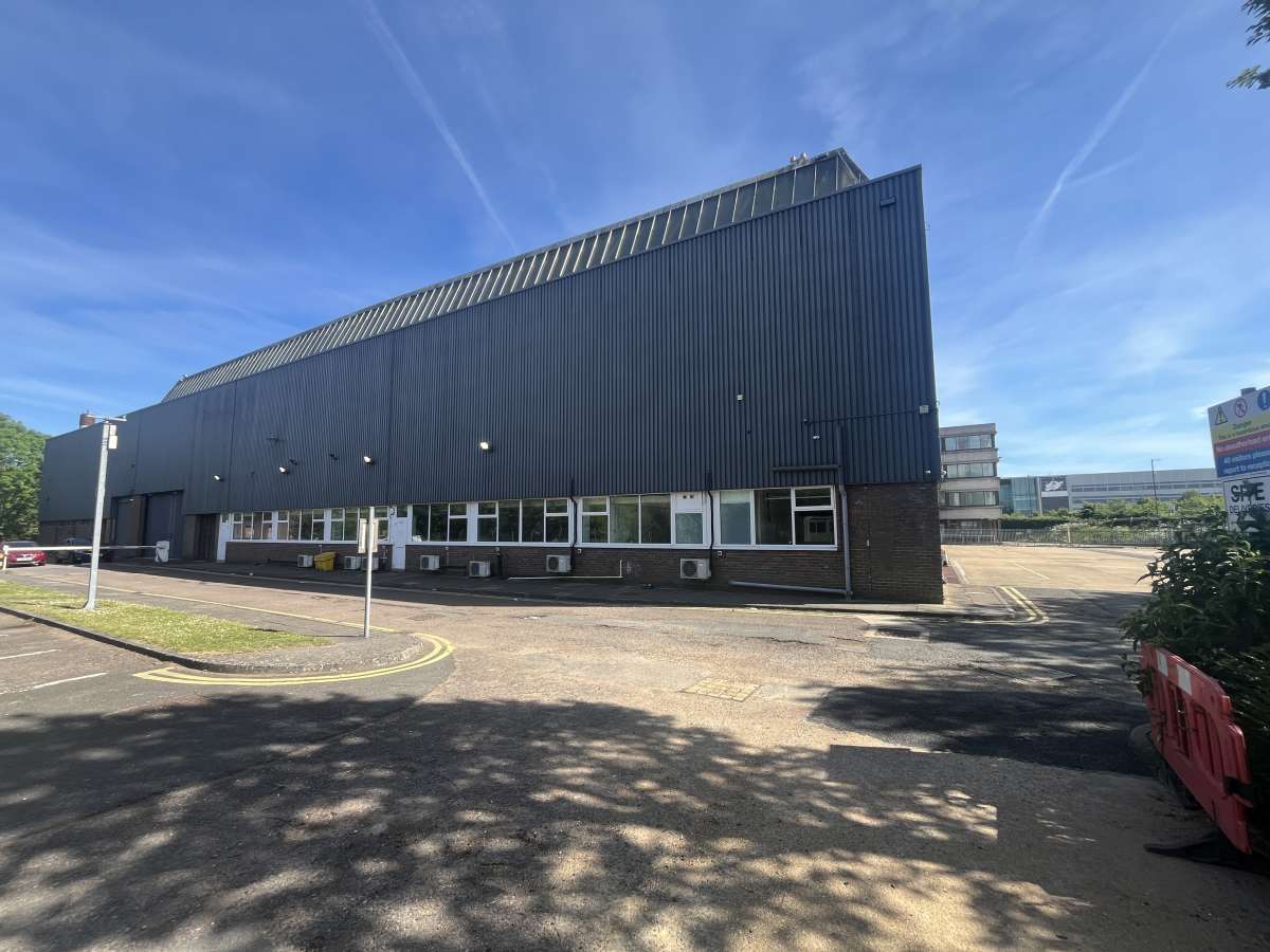 Industrial Unit in Gatwick - photo 3