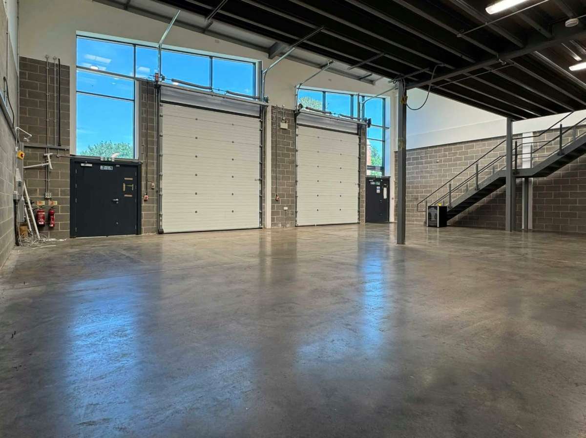 Industrial Unit in London - photo 3