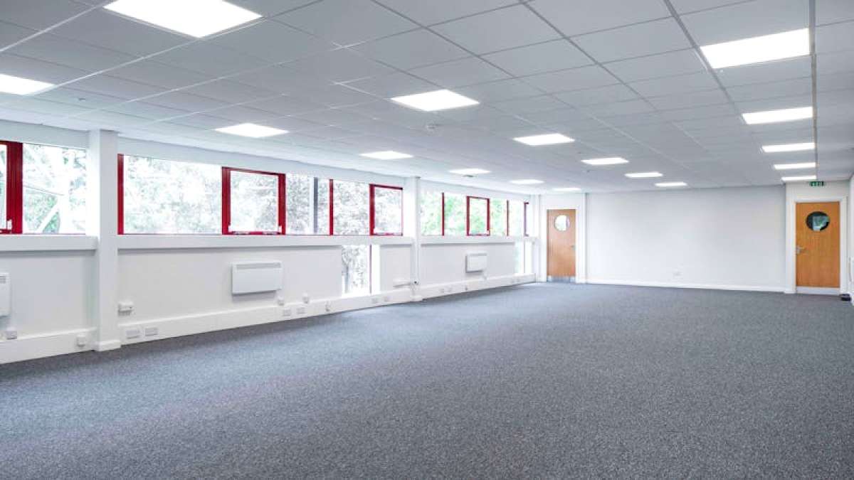 Industrial Unit in Wokingham - photo 3