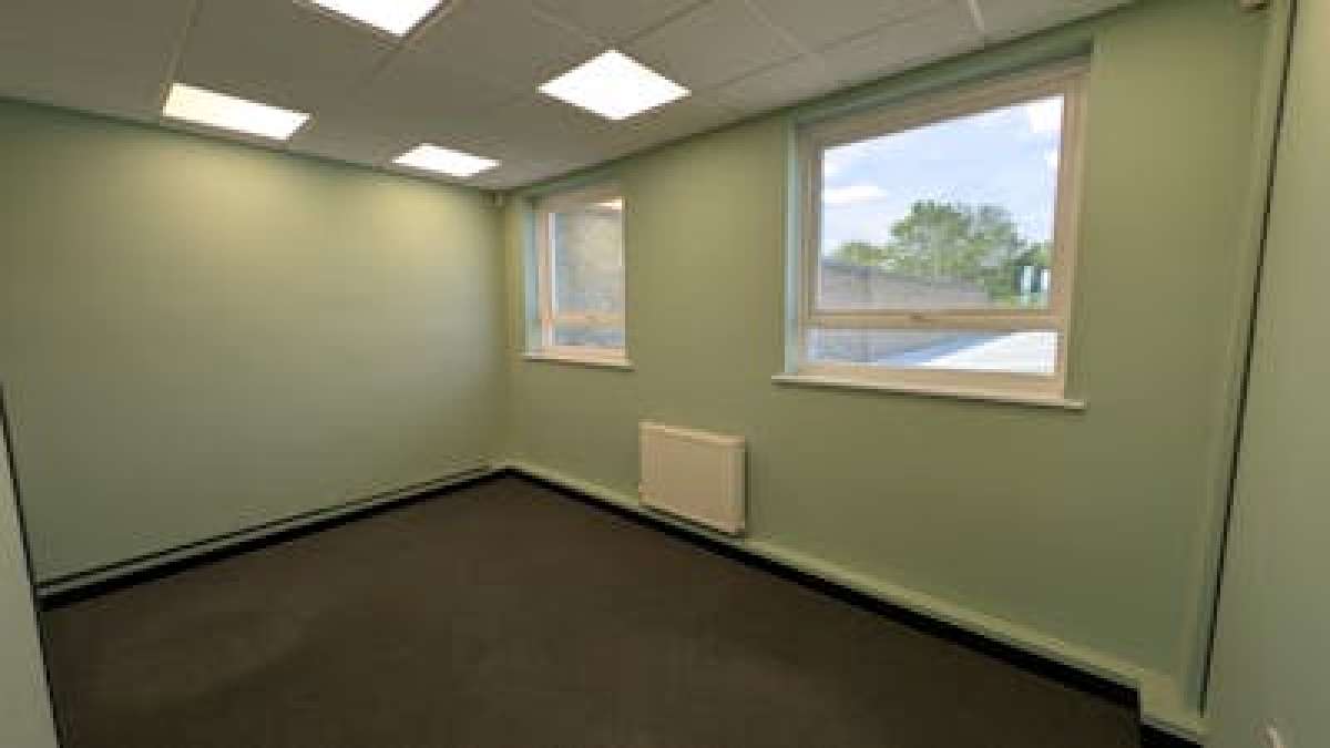 Industrial Unit in Southampton - photo 2