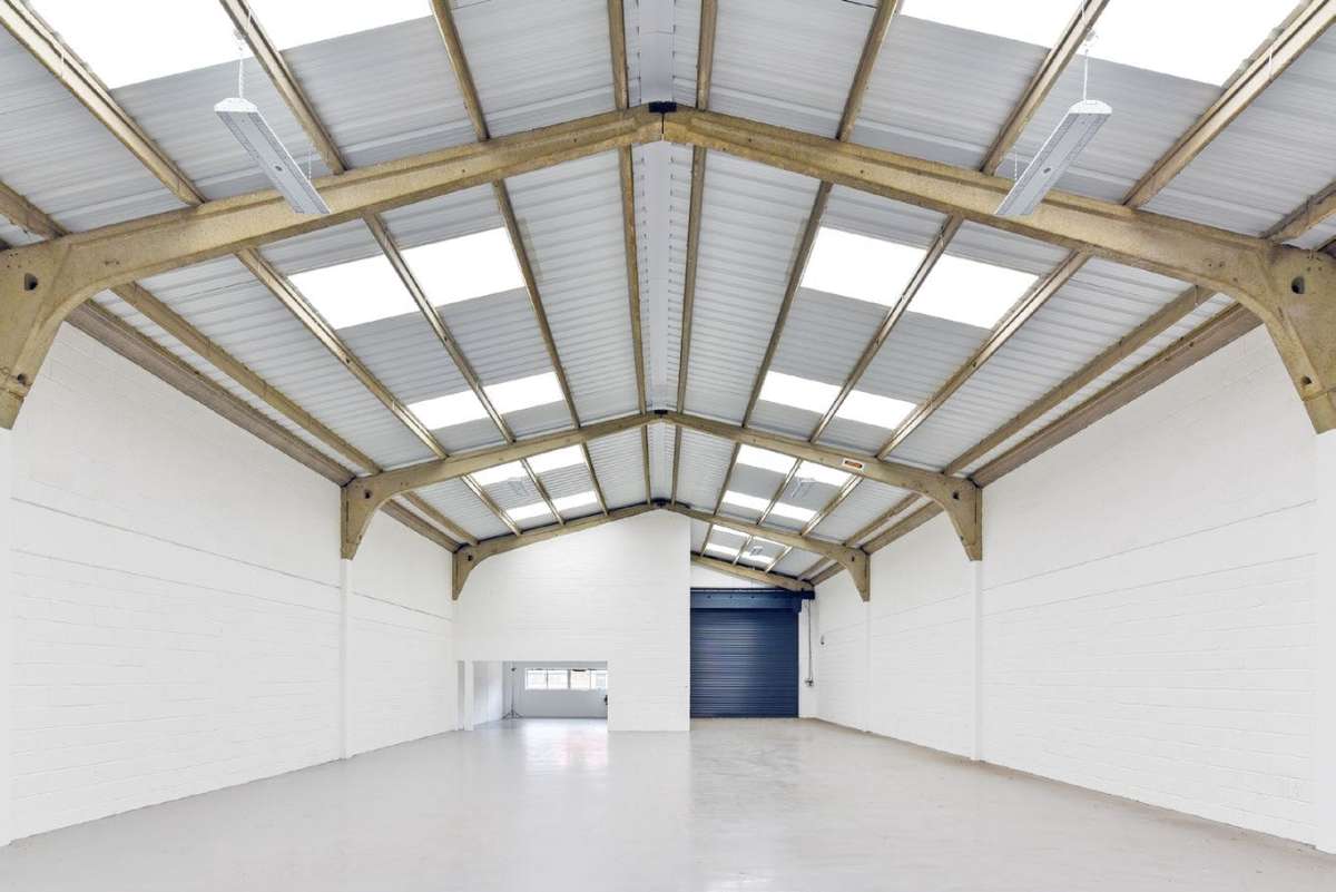 Industrial Unit in London - photo 2