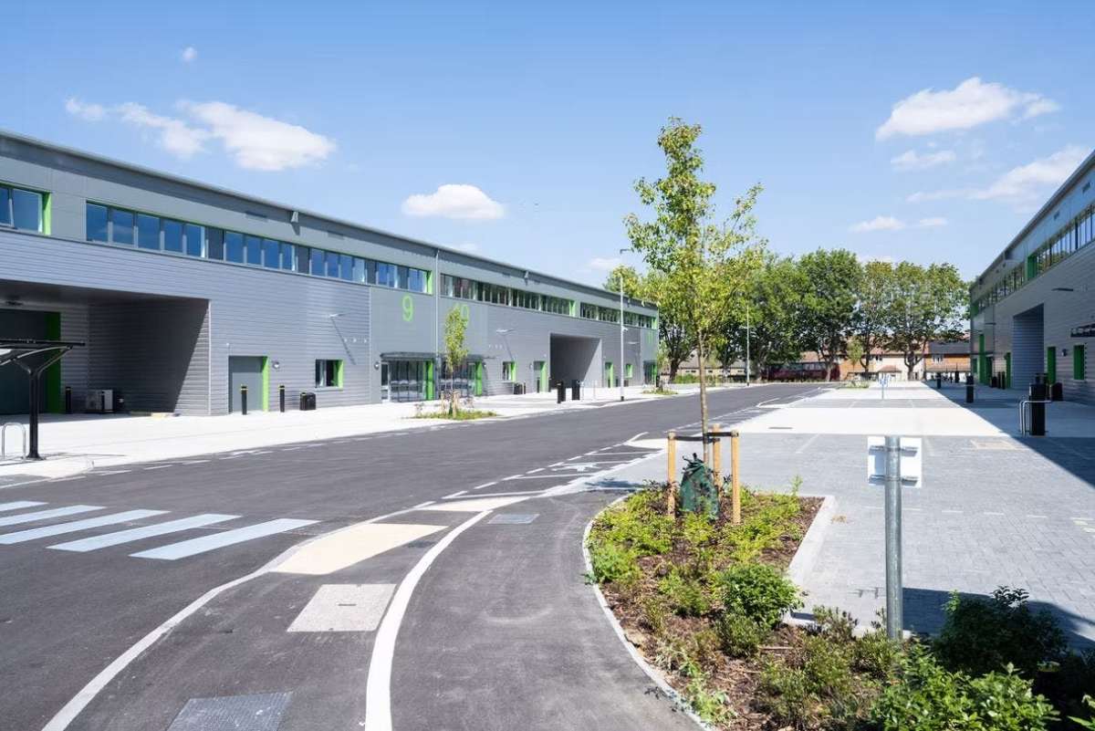 Industrial Unit in Dagenham - photo 2