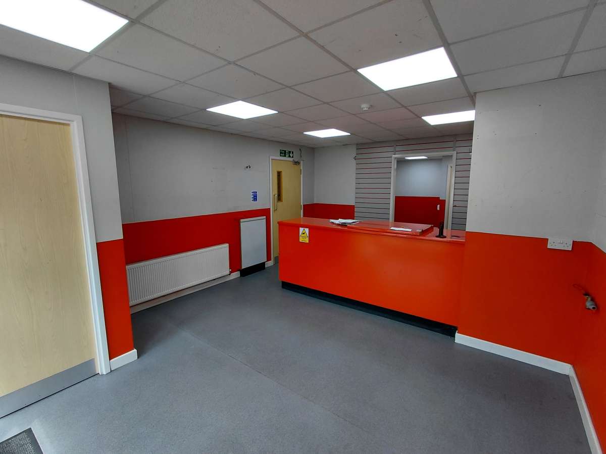 Industrial Unit in Croydon - photo 2