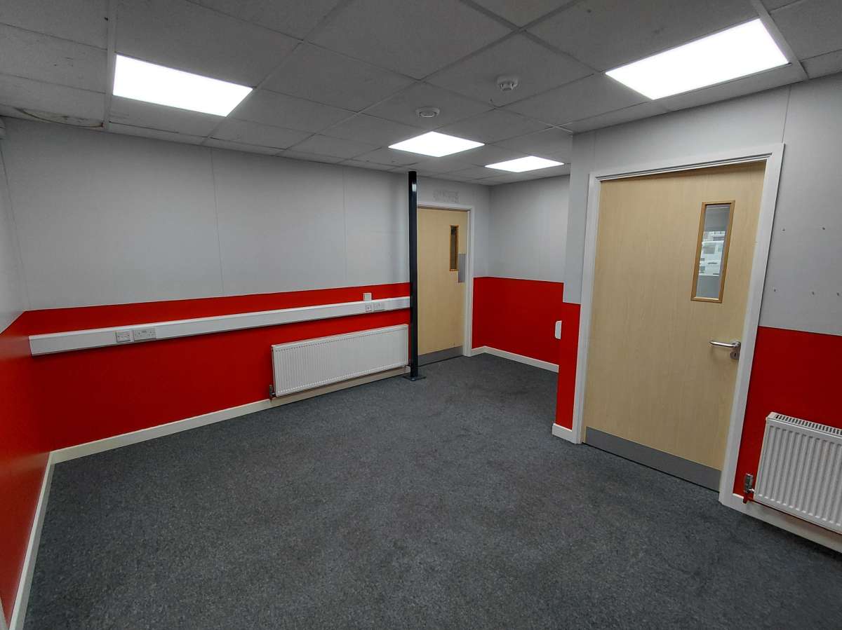 Industrial Unit in Croydon - photo 3