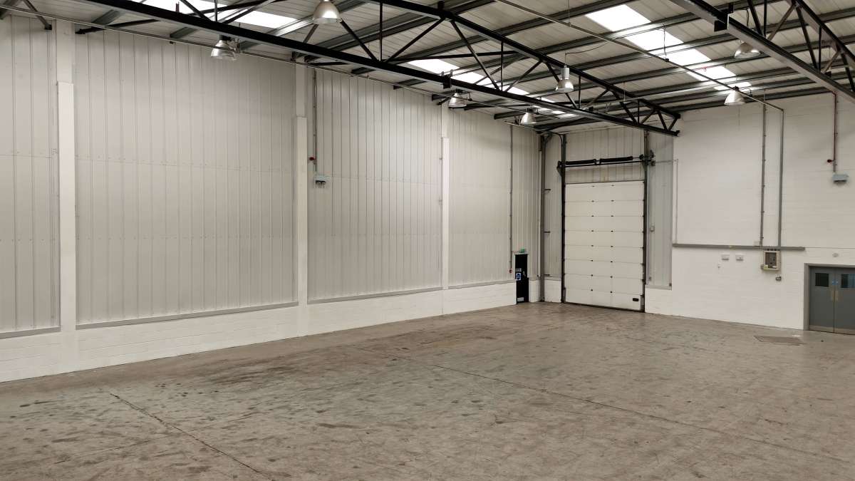Industrial Unit in Croydon - photo 2